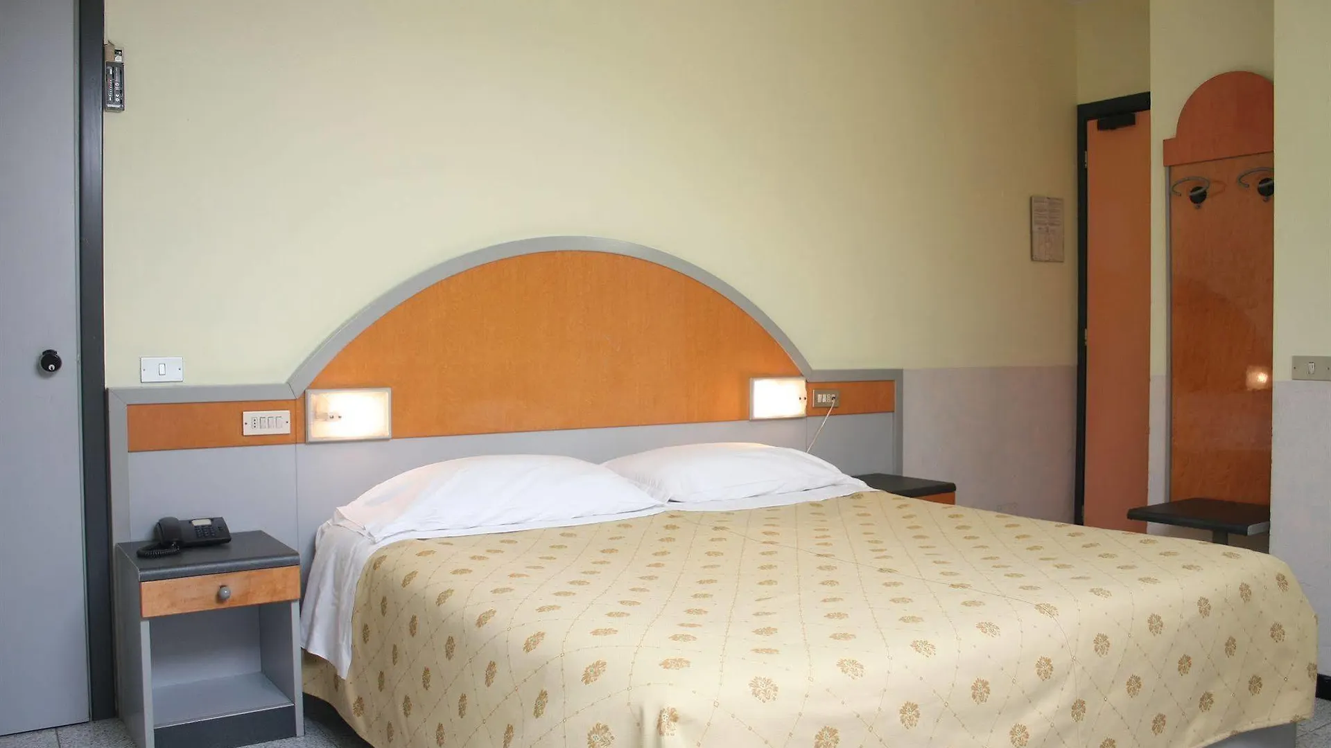 Hotel Mazzini Letoianni 3*,  Itália