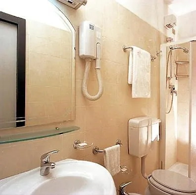 Hotel Mazzini Letoianni 3*,  Itália