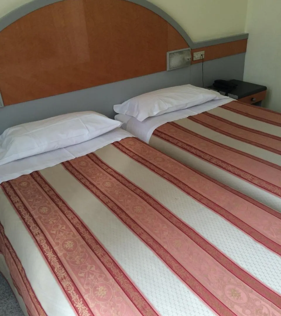 Hotel Mazzini Letoianni 3*,  Itália